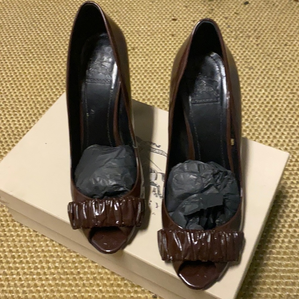 Maroon Burberry peep toe shoe size 38